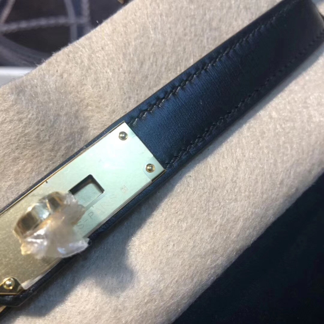 Hermès Black Kelly 28 Box Leather Gold Hardware
