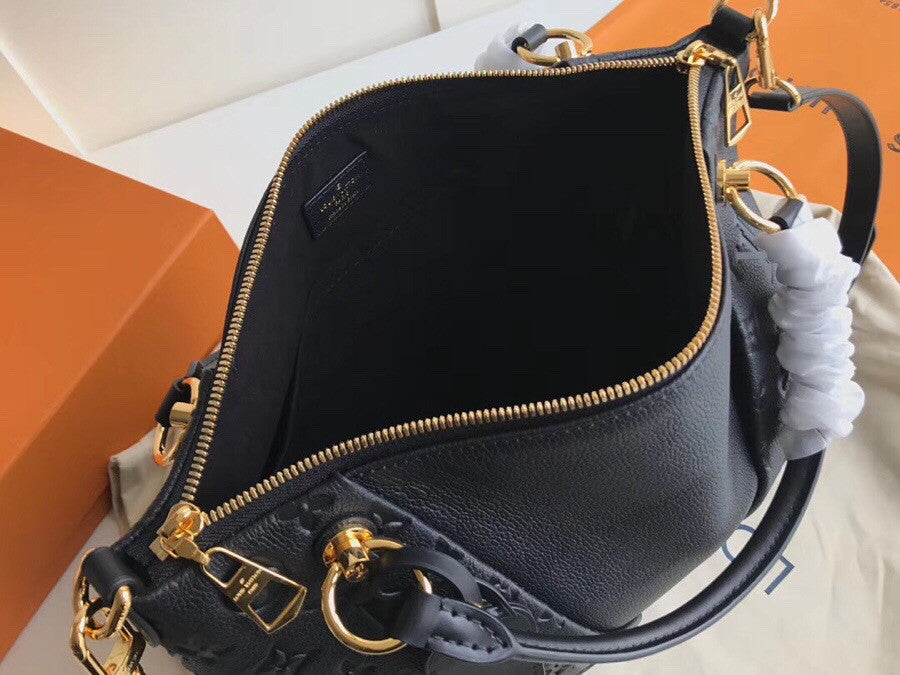 Louis Vuitton M44397 V TOTE MM
