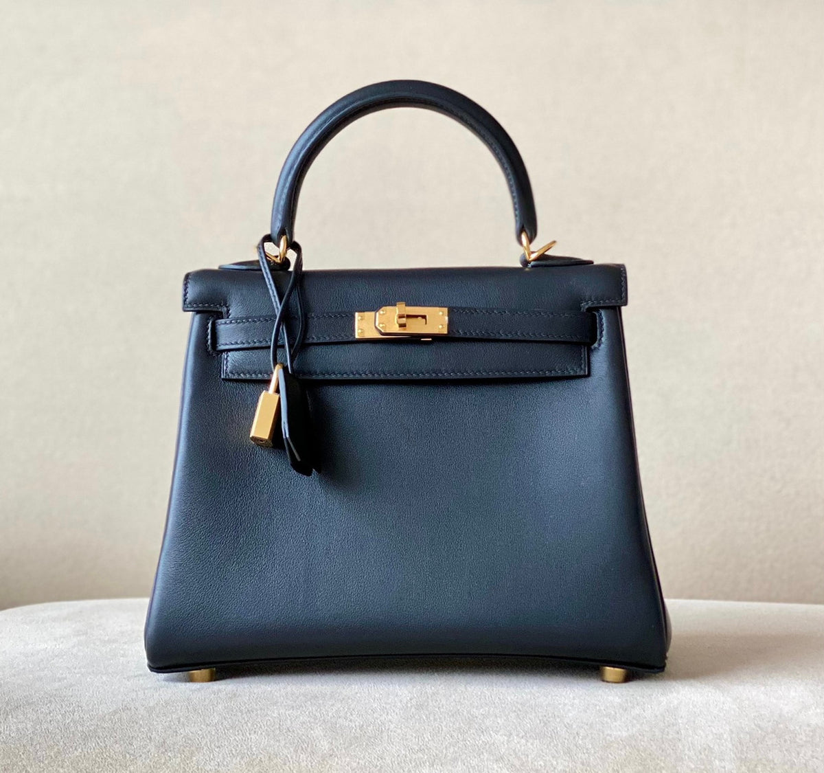 Hermes Black Kelly 25 cm Swift Gold Hardware.