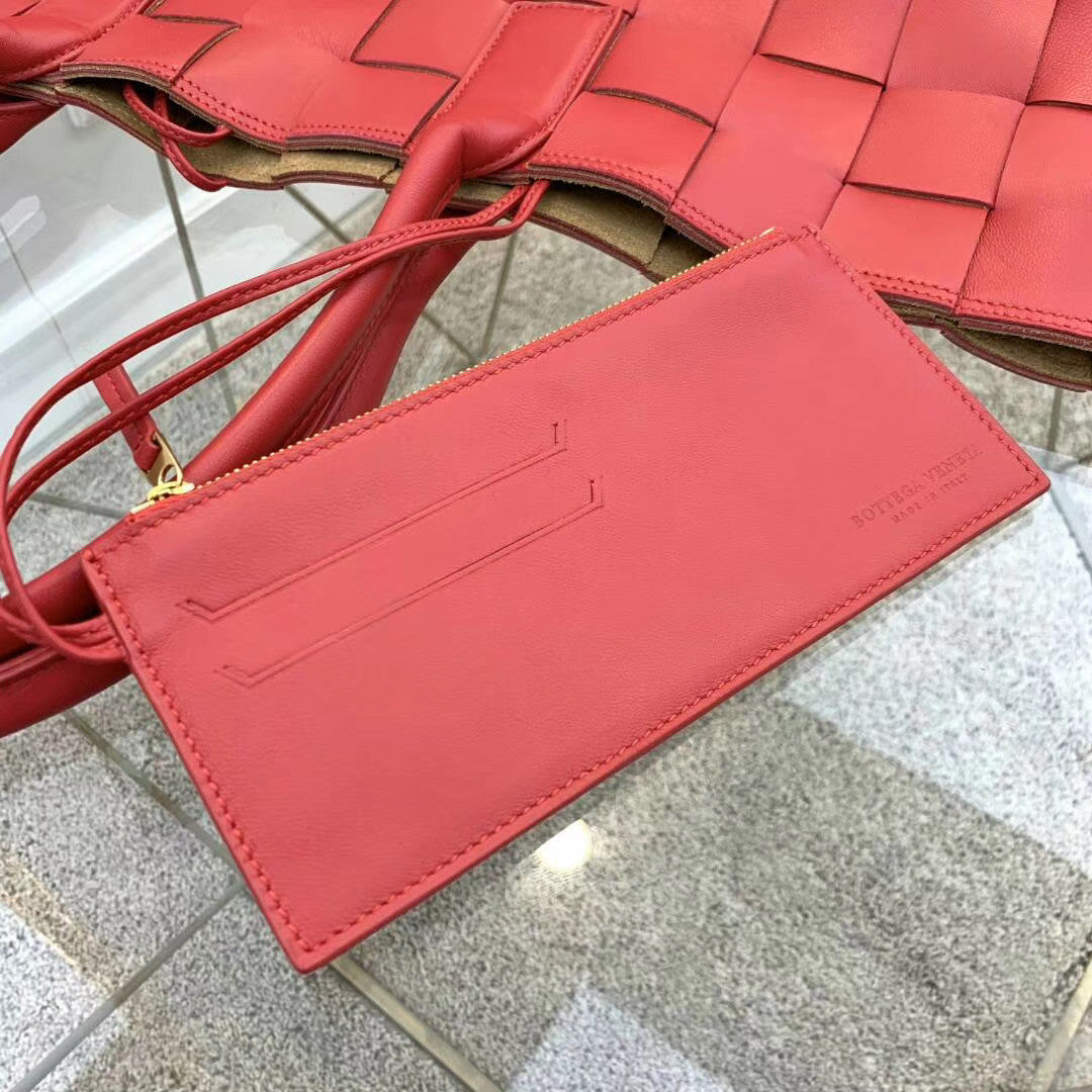 Bottega Veneta MEDIUM TOTE IN MAXI INTRECCIO Red