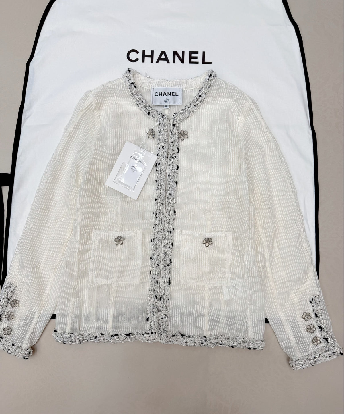Chanel Ivory Textured Cardigan Jacket – Camellia Hardware – EU 36/38/40 Chanel