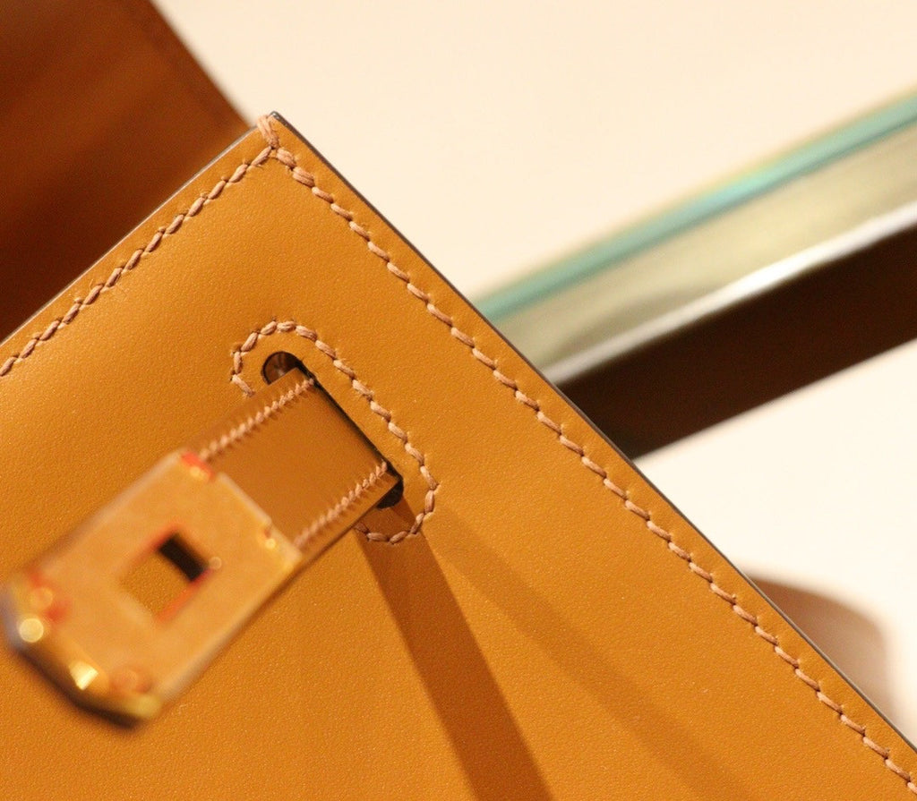Hermès Gold Kelly 28 Box Leather Gold Hardware