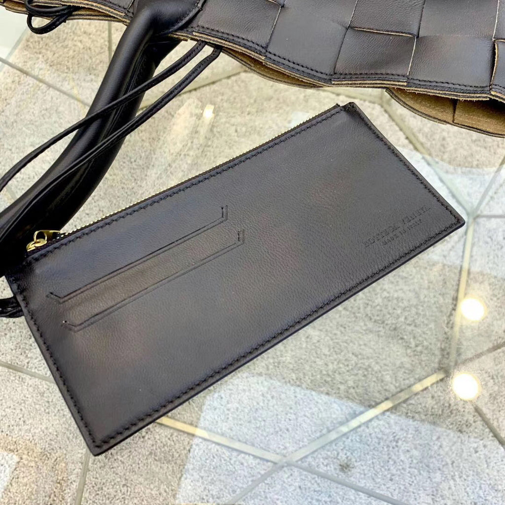 Bottega Veneta MEDIUM TOTE IN MAXI INTRECCIO Black