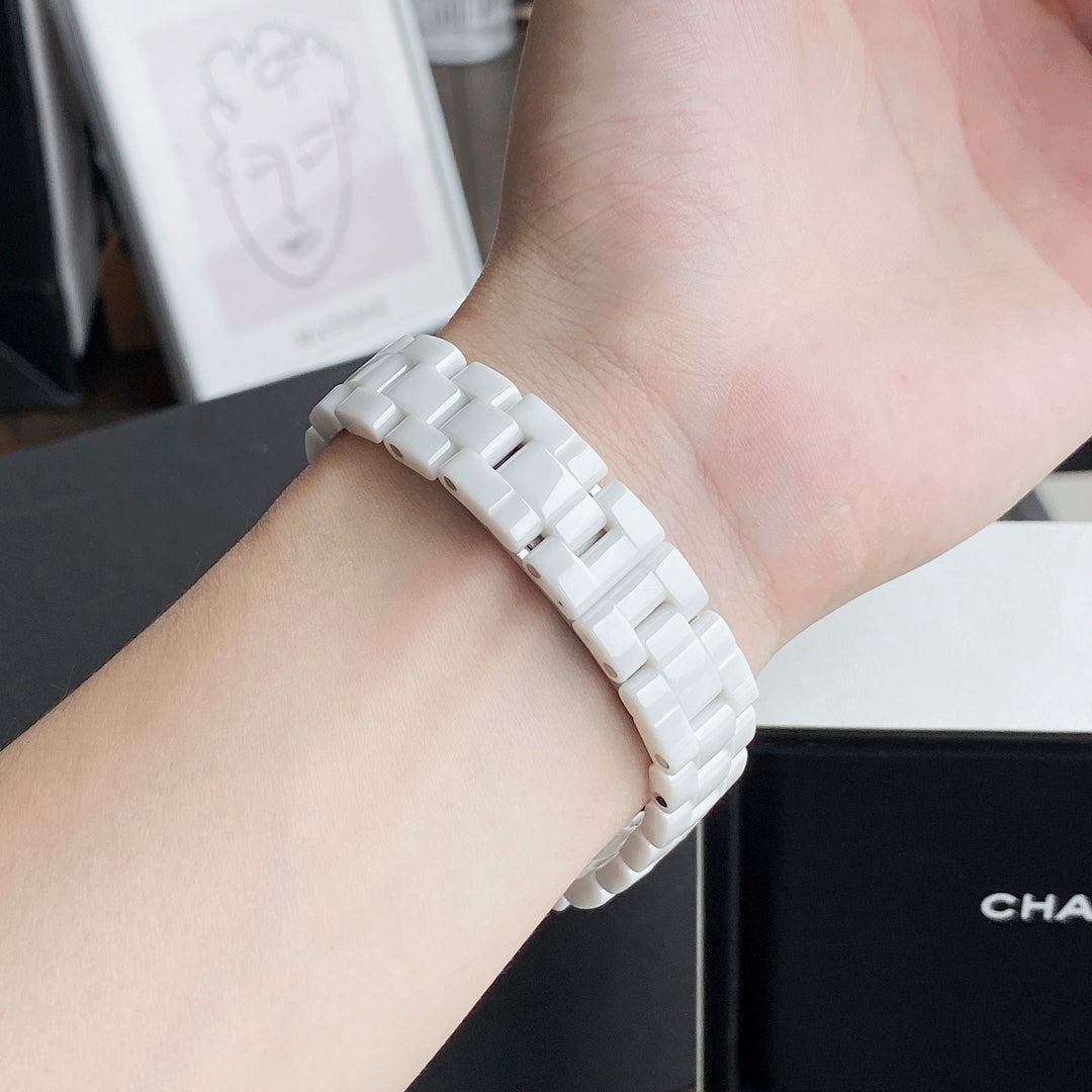 Chanel J12 White Ceramic Quartz Watch 33mm with Diamond Index