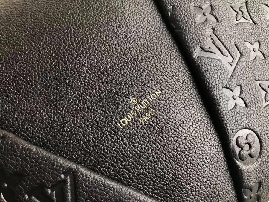 Louis Vuitton M44397 V TOTE MM