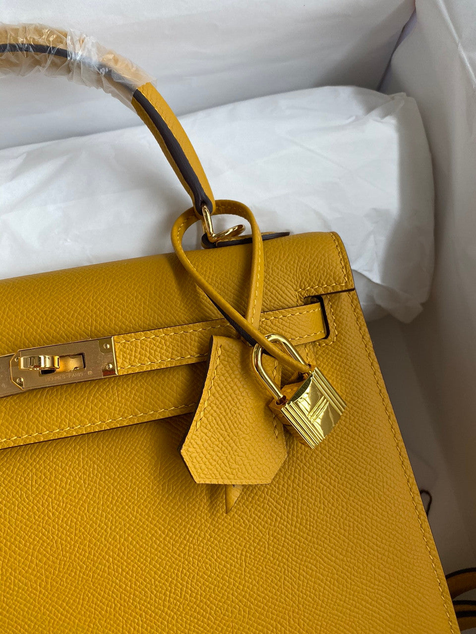 HERMES KELLY 28 SELLIER JAUME AMBRE EPSOM GOLD HARDWARE
