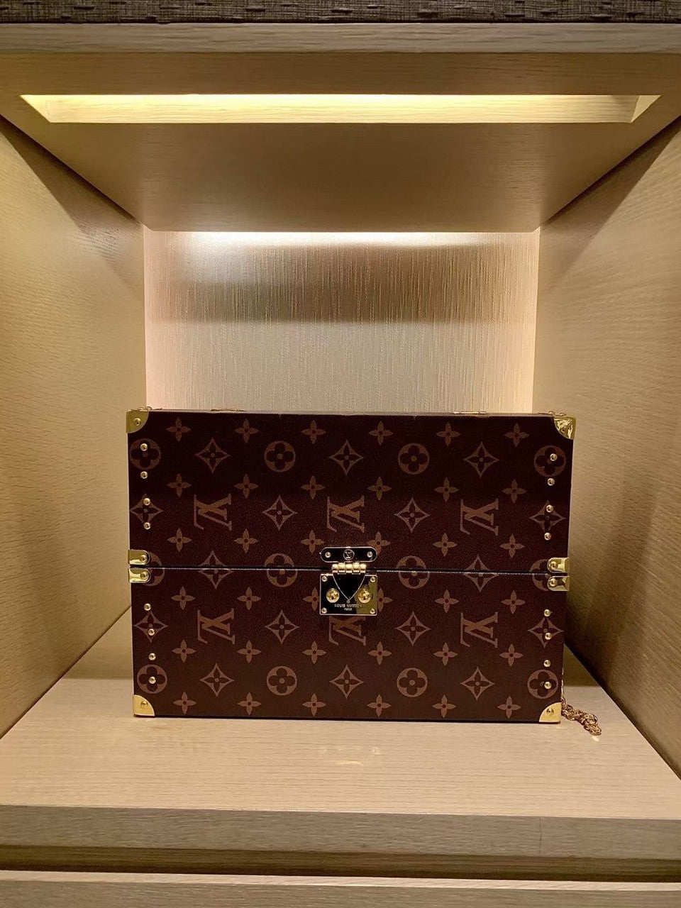 Louis Vuitton GI0554  HOME MIRROR TRUNK