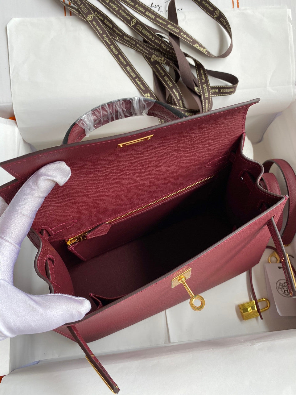 HERMES KELLY 28 SELLIER BORDEAUX EPSOM GOLD HARDWARE