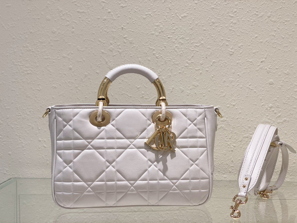 [Priority Release] Christian Dior The lady Dior 95.22 Bag Large White