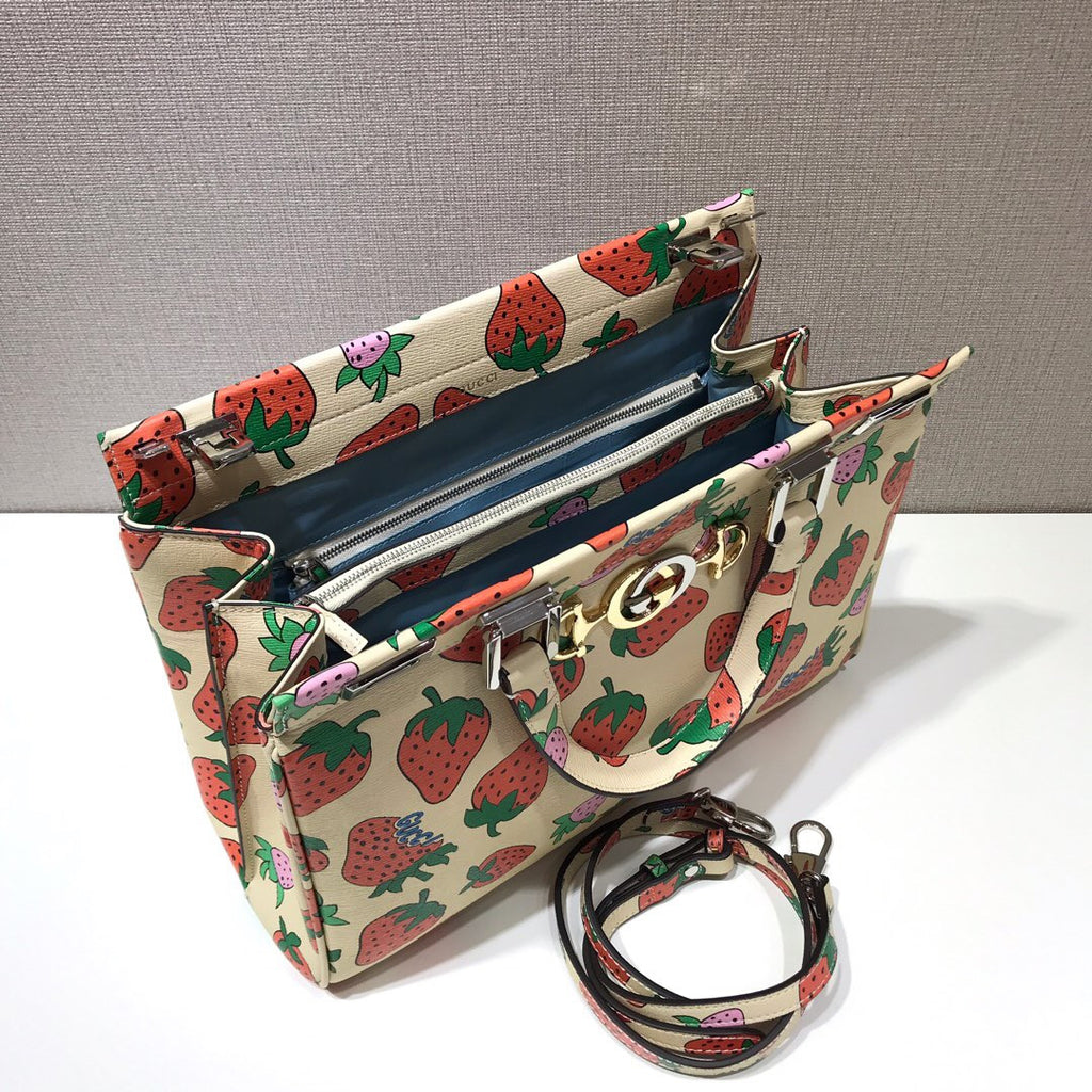Gucci Zumi Strawberry print medium top handle bag
