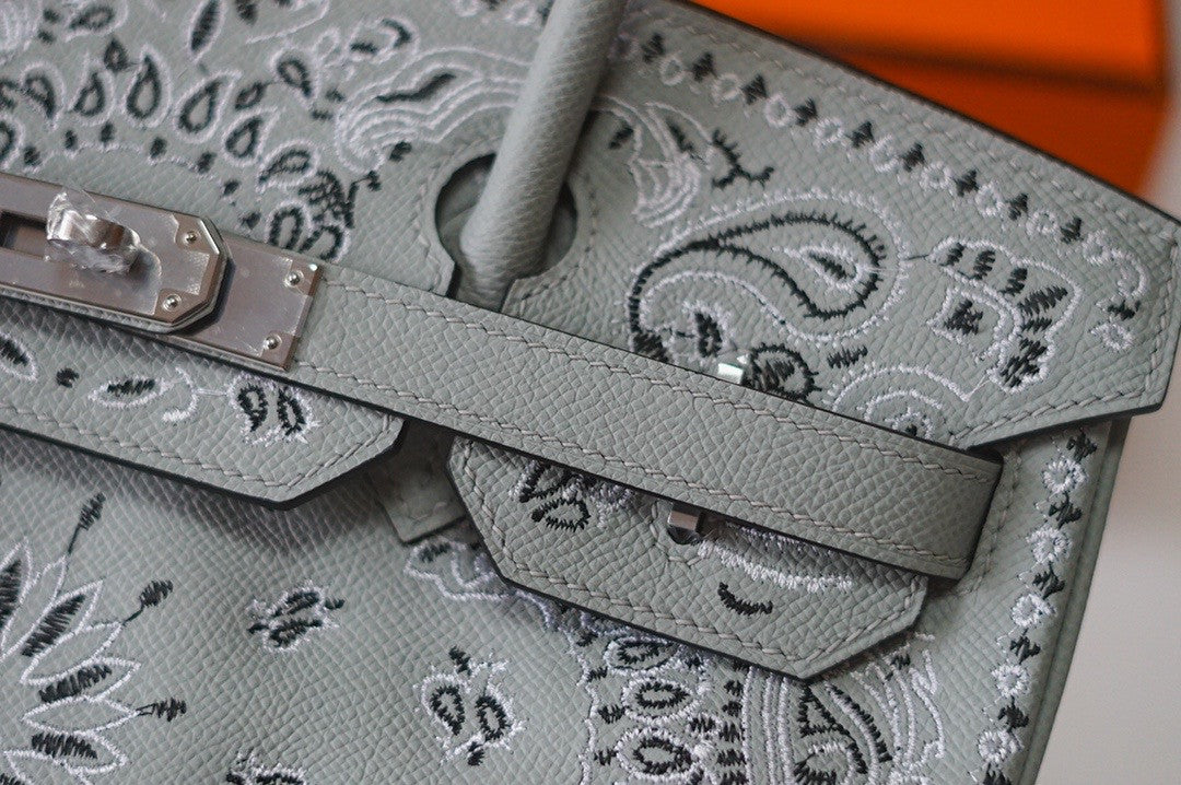 Hermes x Jay Ahr Special Edition custom-embroidering  Grey Birkin Bag 30cm Epsom Leather Palladium Hardware [Carry by Kylie Jenner, Cardi B]