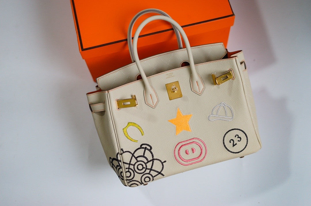 [Exclusive] Hermes Birkin Banane In-The-Loop 30 cm Embroidered Limited Edition Bag Togo Leather Gold Hardware