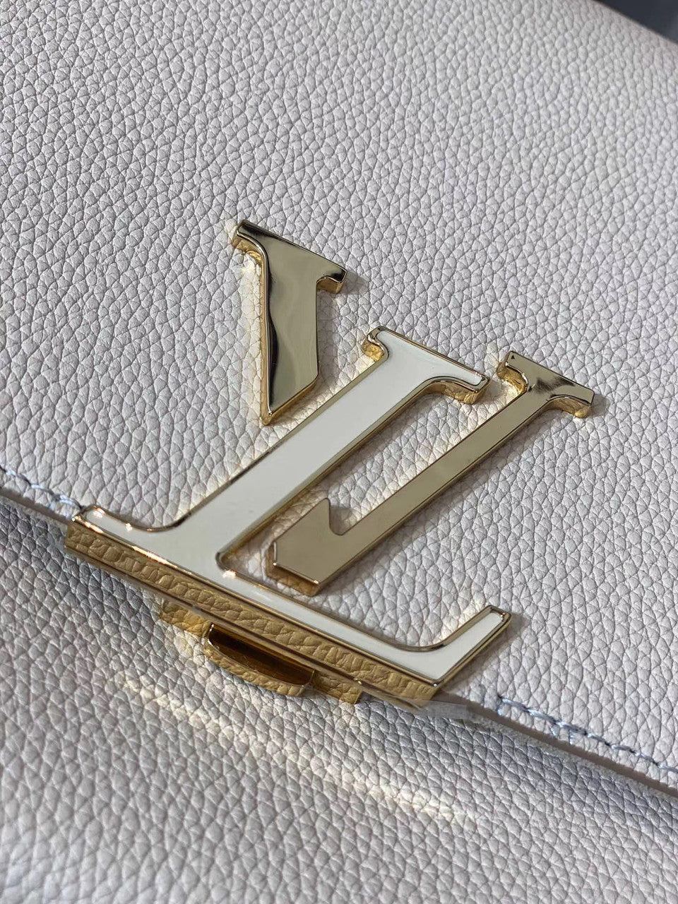 Louis Vuitton M55060 BOLSO VOLTA Moccacino