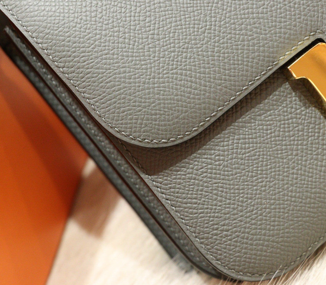Hermes 63 Vert Amande Constance Epsom leather 18cm Gold Hardware