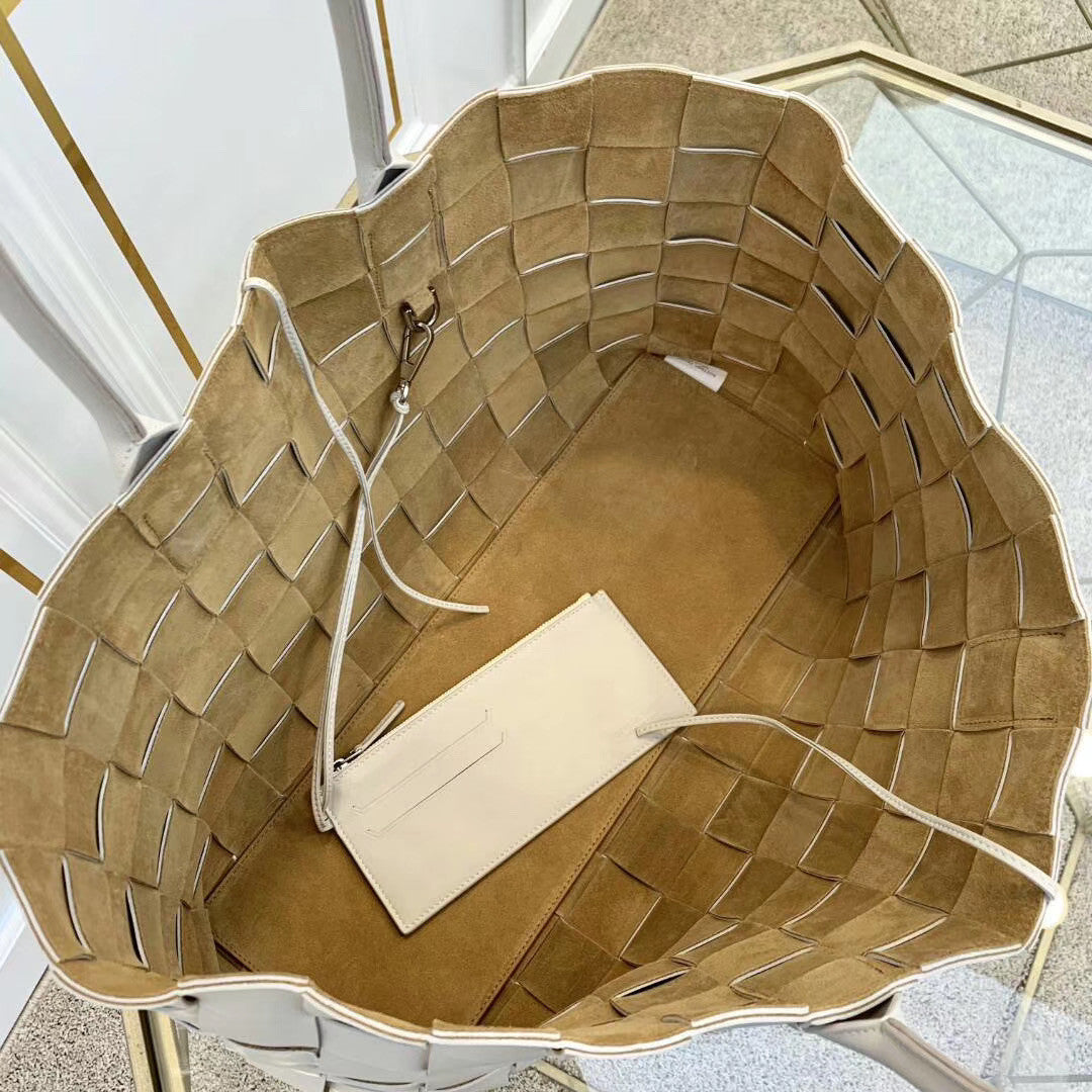 Bottega Veneta MEDIUM TOTE IN MAXI INTRECCIO White
