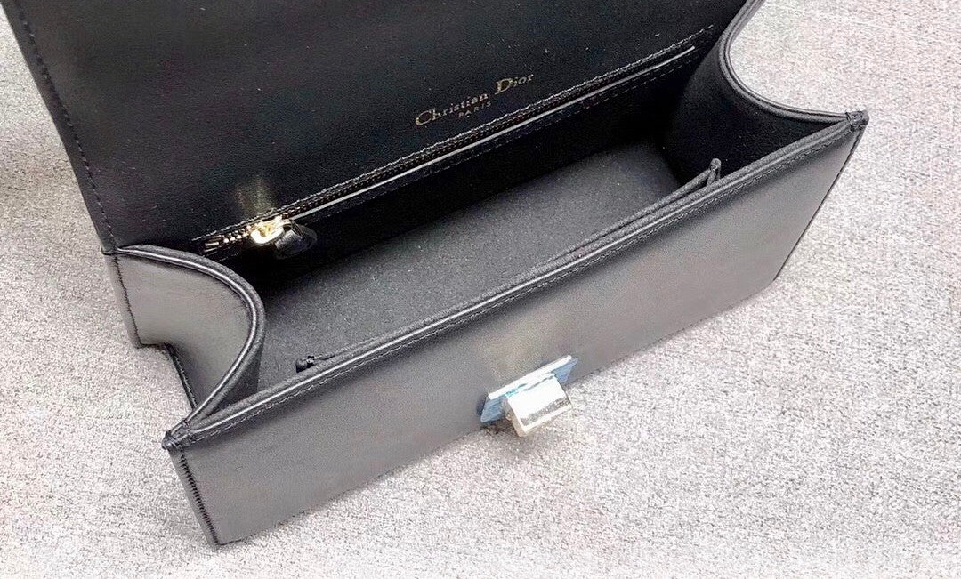 Christian Dior DIORAMA EMBROIDERED BAG SS2019