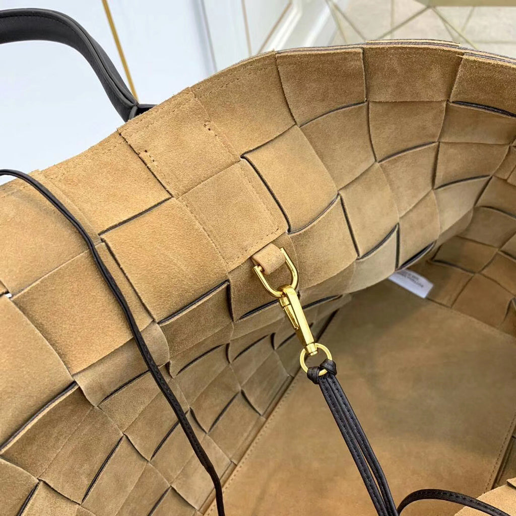 Bottega Veneta MEDIUM TOTE IN MAXI INTRECCIO Black