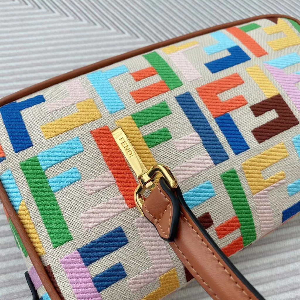 Fendi  BAGUETTE Beige canvas bag