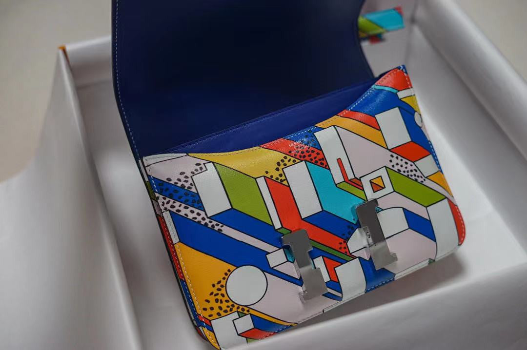 Hermès ‘On A Summer Day’ Constance III 24 cm