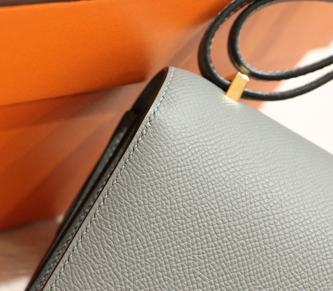 Hermes 63 Vert Amande Constance Epsom leather 18cm Gold Hardware