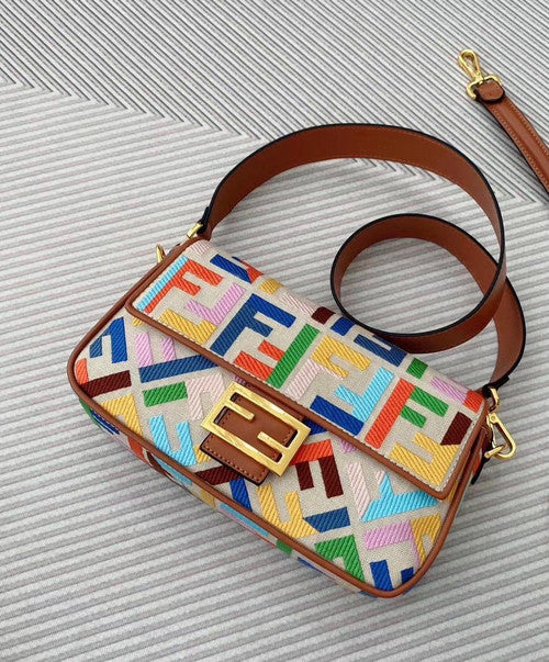 Fendi  BAGUETTE Beige canvas bag
