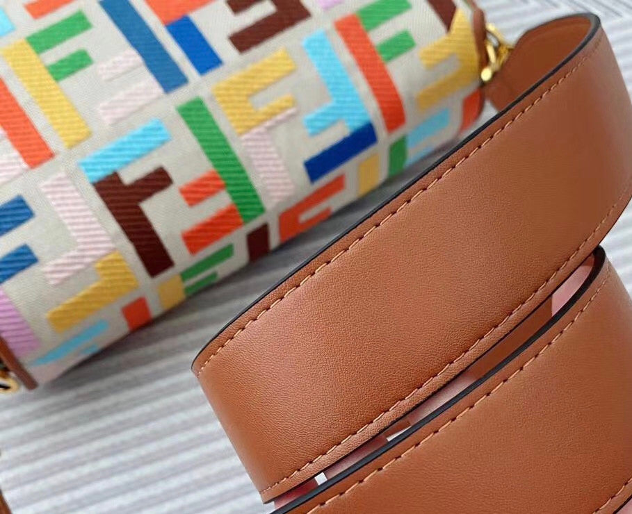 Fendi  BAGUETTE Beige canvas bag