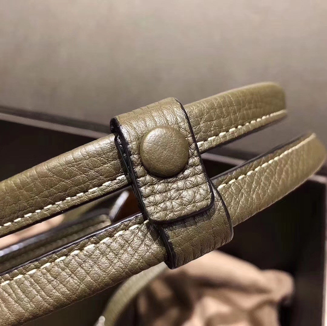 Bottega Veneta ARCO 33  in Green grainy calfskin