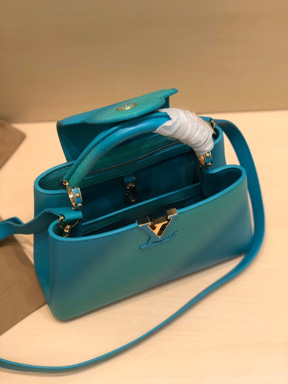 Louis Vuitton M55375 CAPUCINES BB