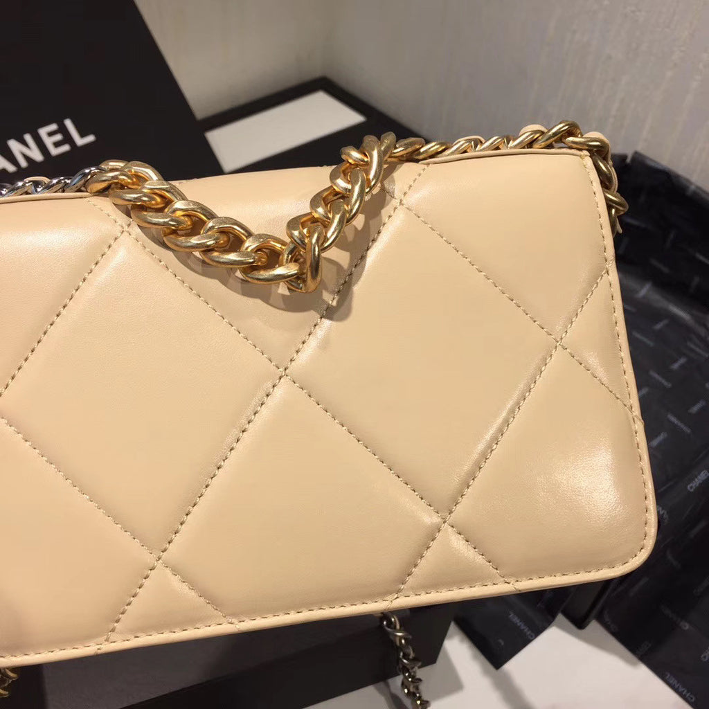 CHANEL 19 Wallet on Chain Beige