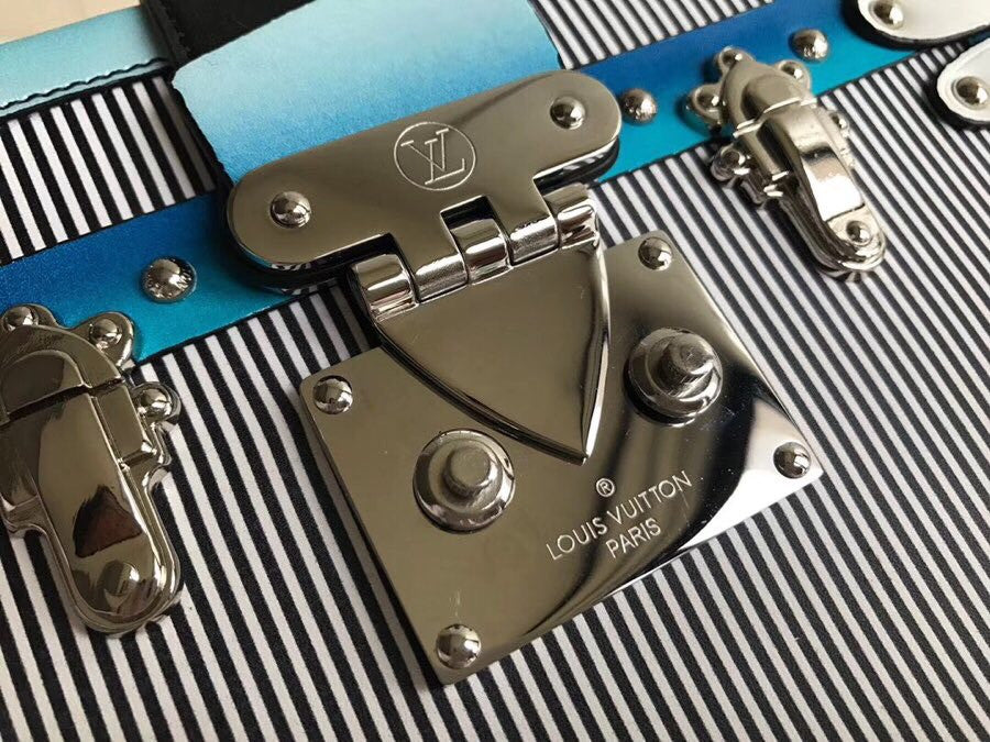 Louis Vuitton  PETITE MALLE M53847