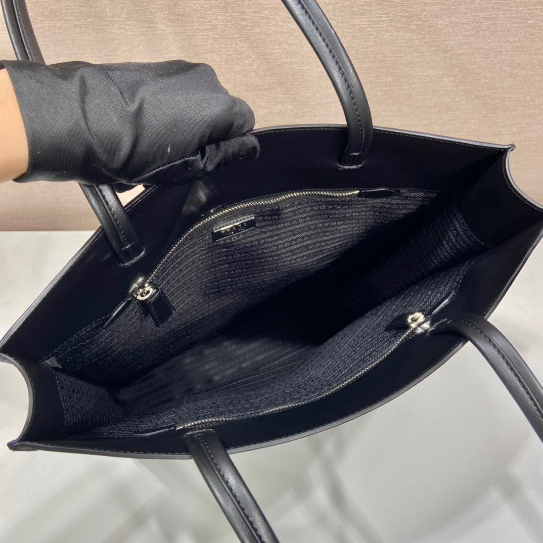 Prada Leather tote Black