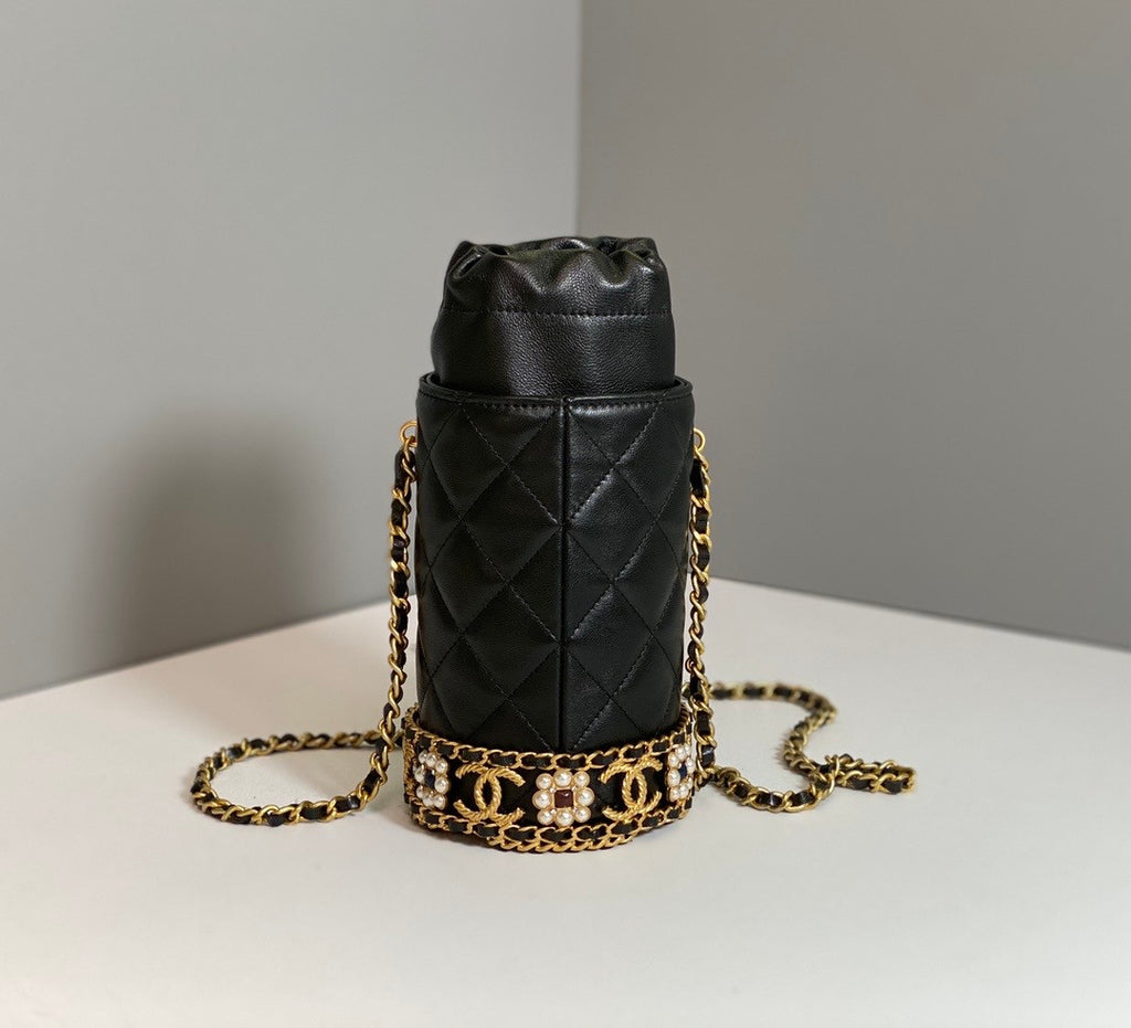 Chanel BUCKET WITH CHAIN Black