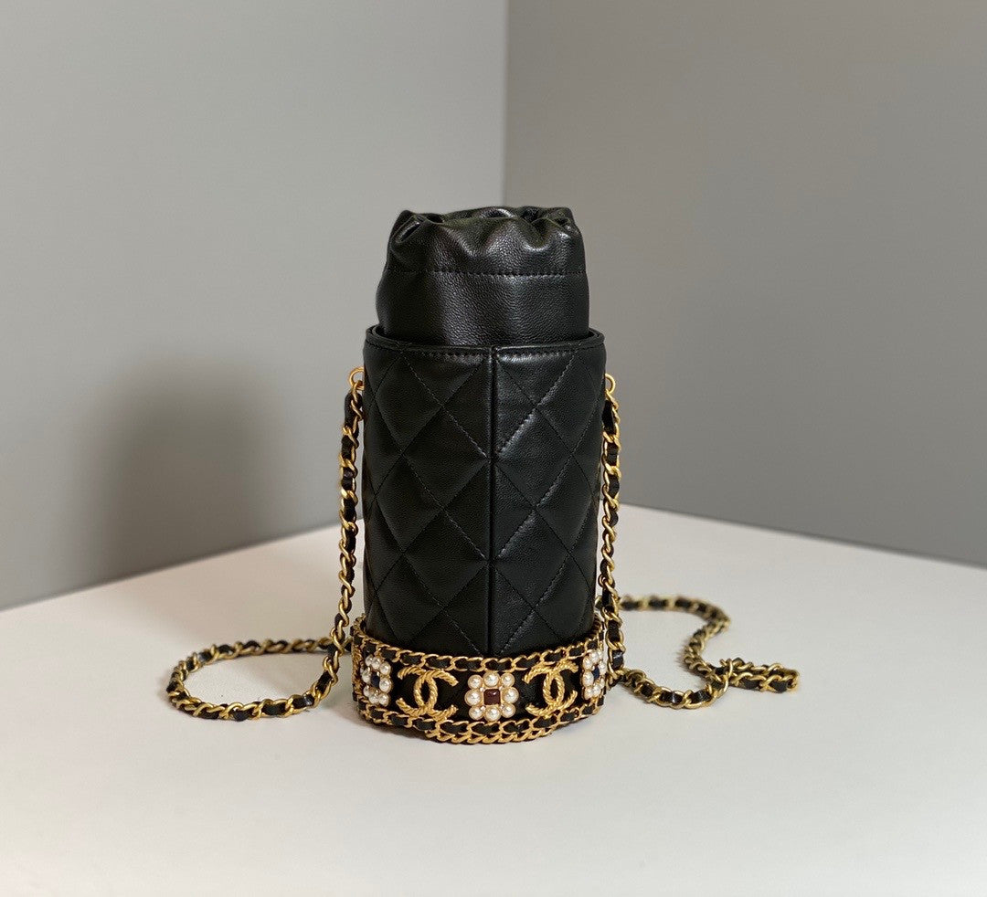 Chanel BUCKET WITH CHAIN Black