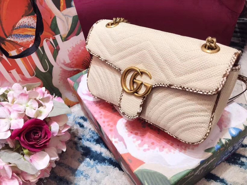 Gucci GG Marmont Beige raffia small shoulder bag