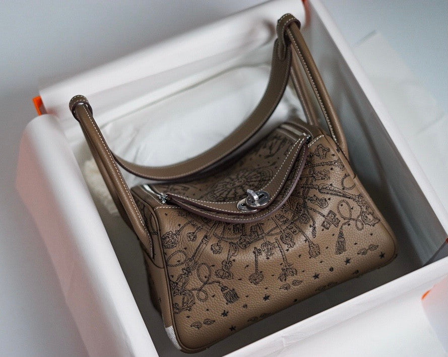 [Online Exclusive] Hermes Limited Edition Embroidered Lindy 26 Bag