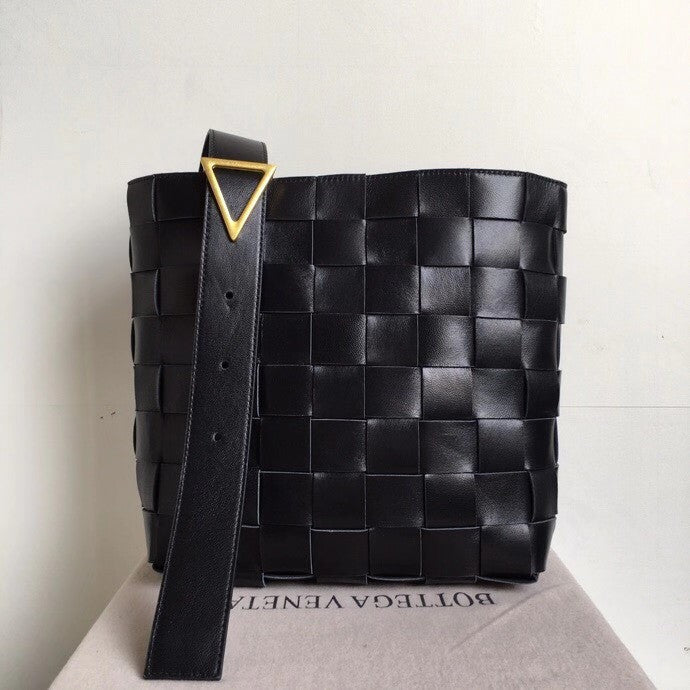 Bottega Veneta MAXI SHOULDER BAG BLACK