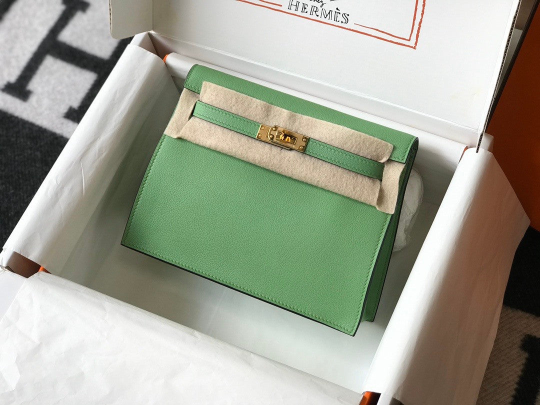 Hermes 3I Vert Criquet  Kelly Danse Bag Evercolour Leather Gold Hardware