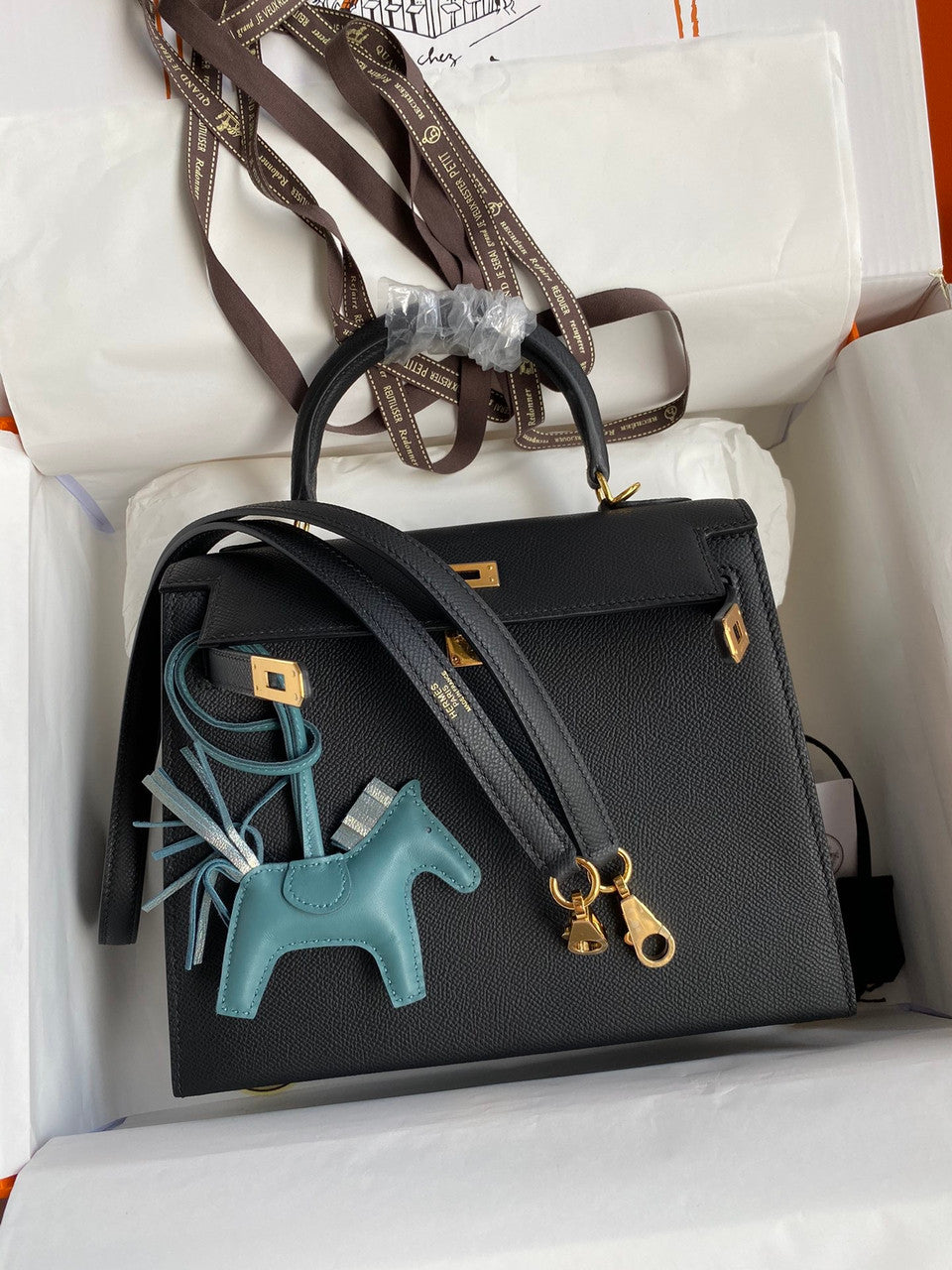 HERMES KELLY 28 SELLIER BLACK  EPSOM GOLD HARDWARE