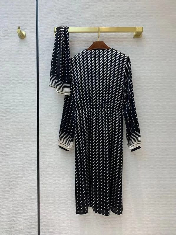 Gucci Print silk dress with scarf