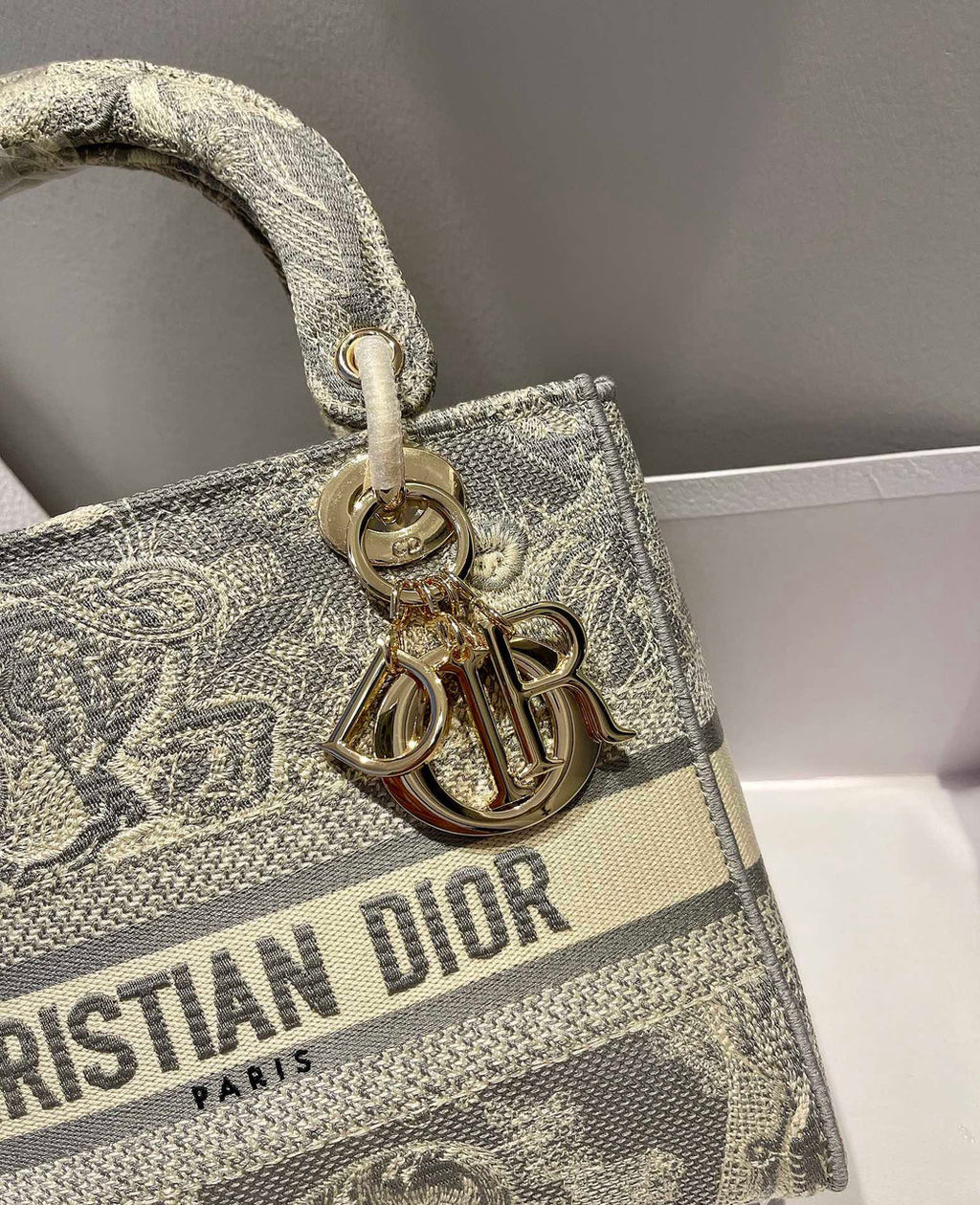 Christian Dior MEDIUM LADY D-LITE BAG Gray Toile de Jouy Reverse Embroidery