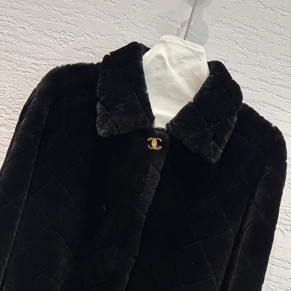 Chanel Shearling Coat with Diamond Quilting, Leather Belt and CC Logo — Fall/Winter 2026-2027 Chanel