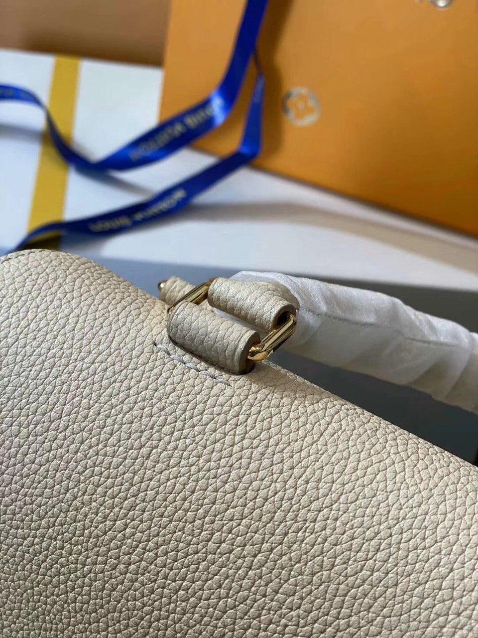 Louis Vuitton M55060 BOLSO VOLTA Moccacino