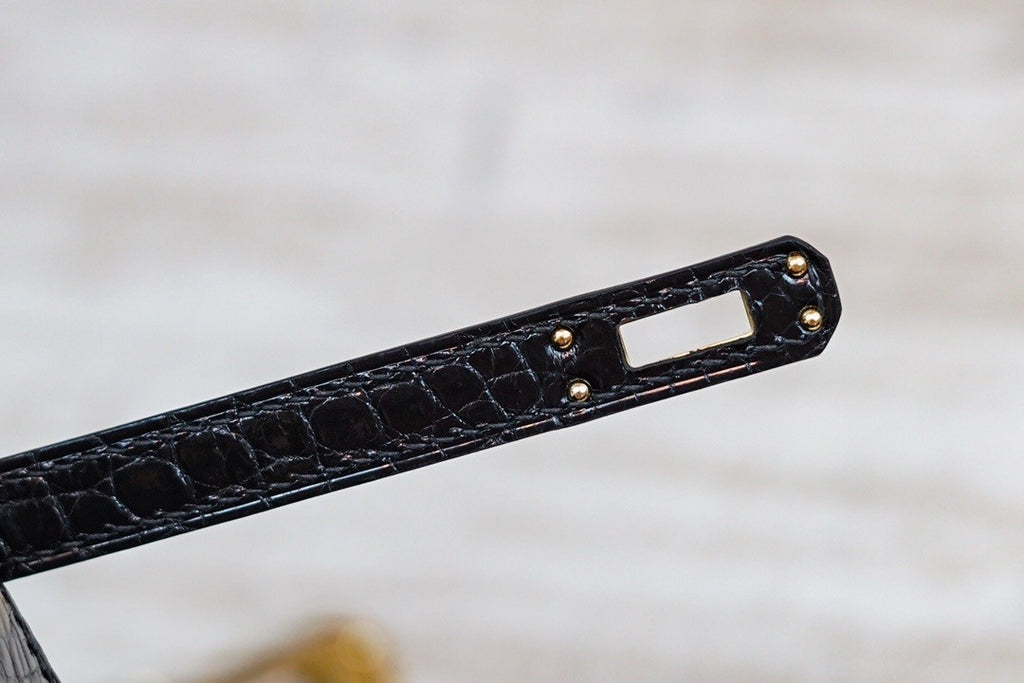 Hermes Black Alligator KELLY 25 WITH GOLDHARDWARE