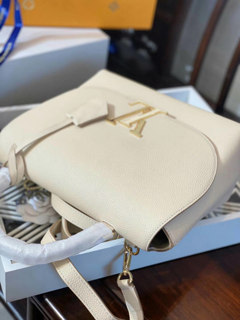 Louis Vuitton M55060 BOLSO VOLTA Moccacino