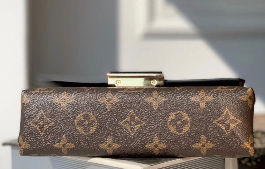 Louis Vuitton M44916 POCHETTE LV THELMA