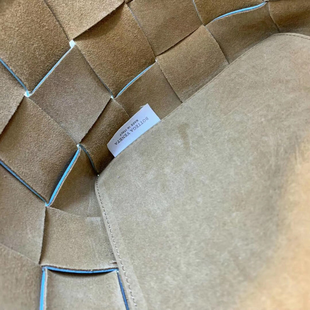 Bottega Veneta MEDIUM TOTE IN MAXI INTRECCIO Blue