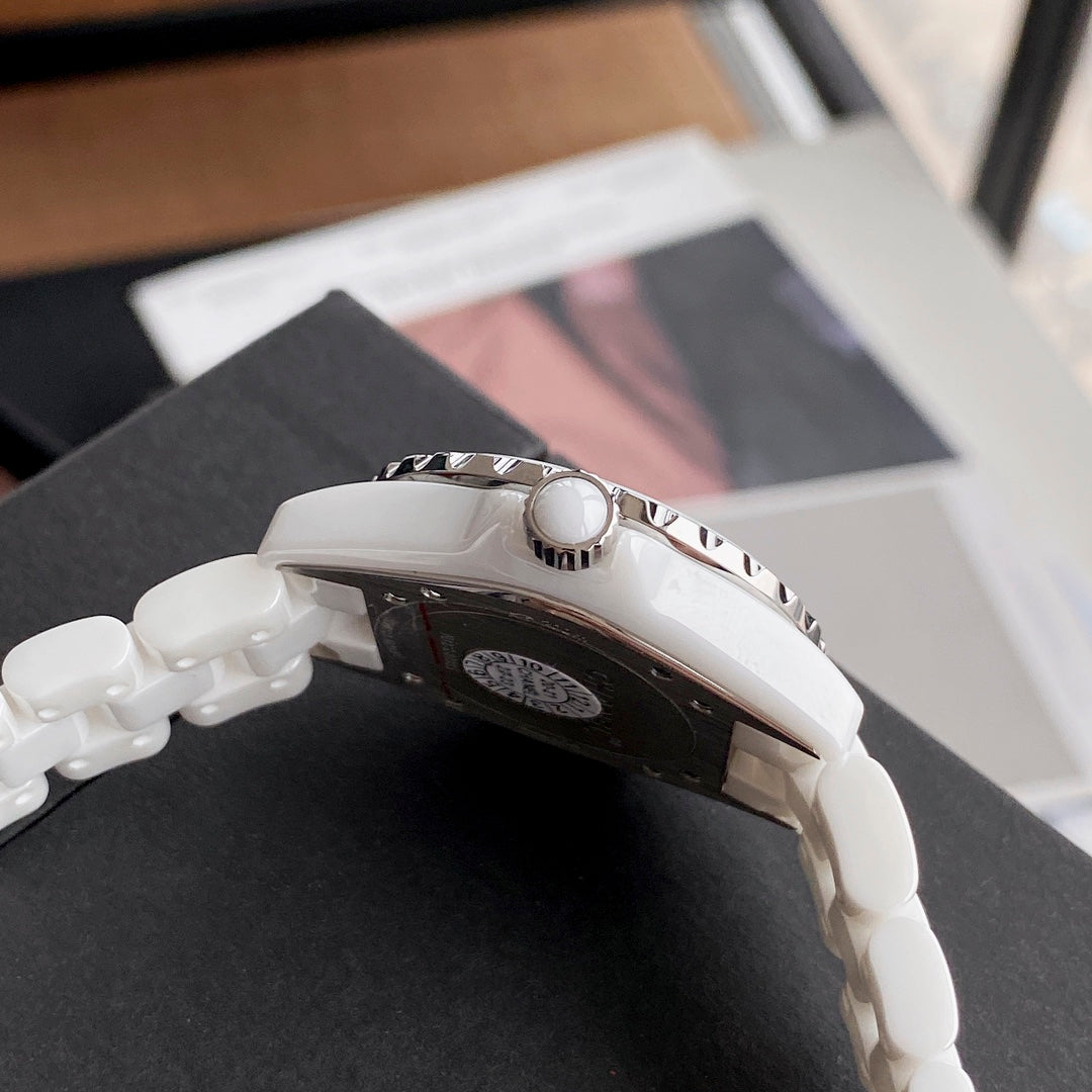 Chanel J12 White Ceramic Quartz Watch 33mm with Diamond Index