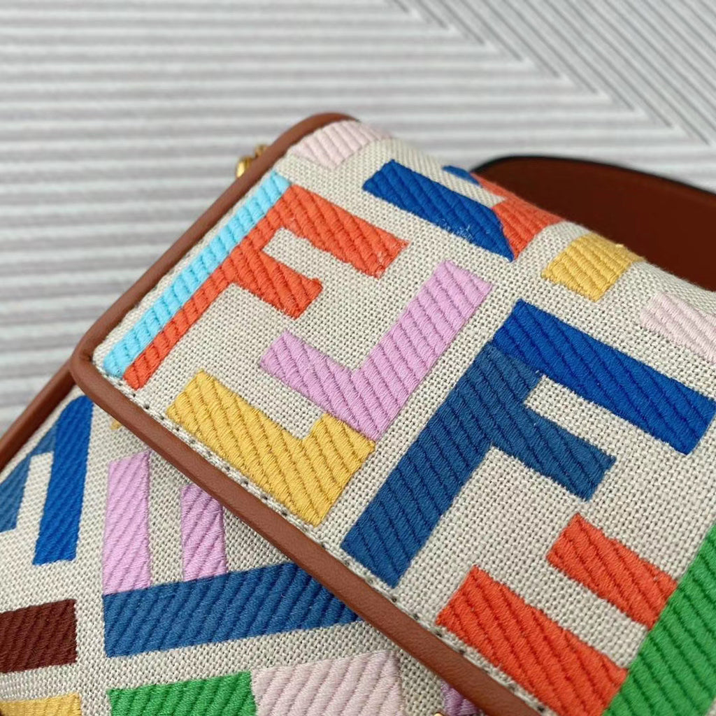 Fendi  BAGUETTE Beige canvas bag