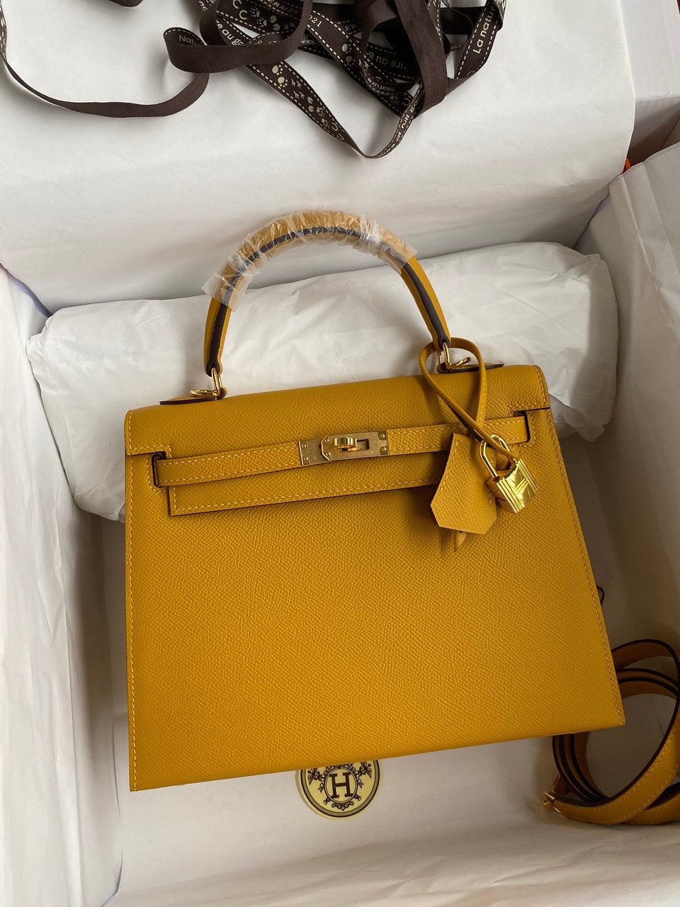 HERMES KELLY 28 SELLIER JAUME AMBRE EPSOM GOLD HARDWARE