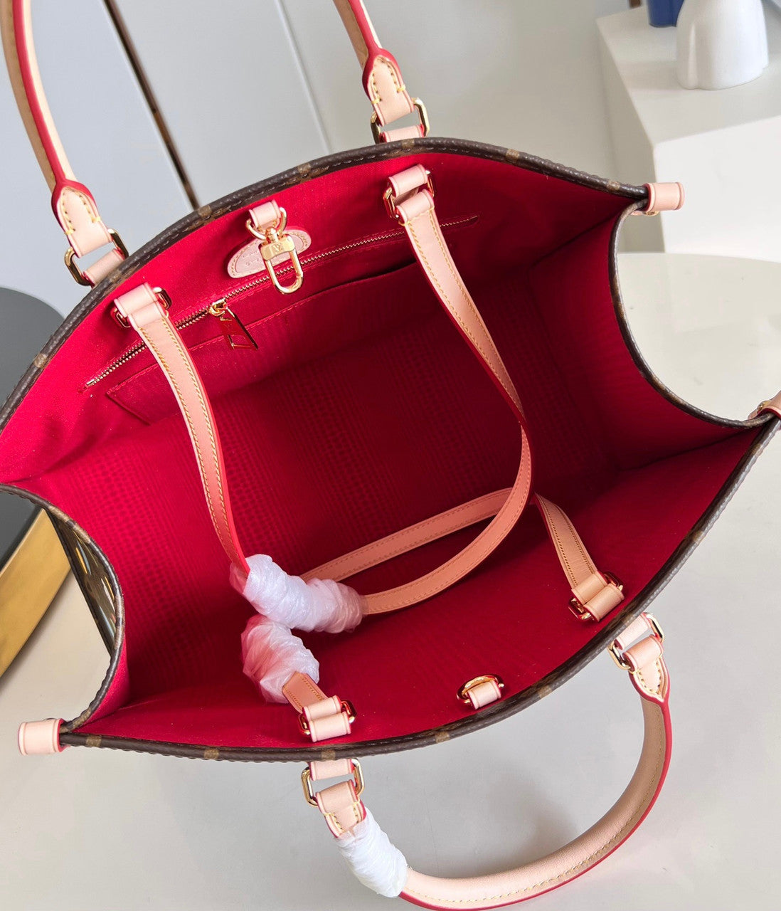 Louis Vuitton M46379 LV x YK OnTheGo MM
